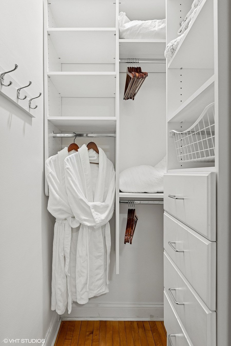 Middle Bedroom walkin closet