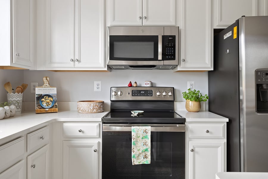 Full kitchen
