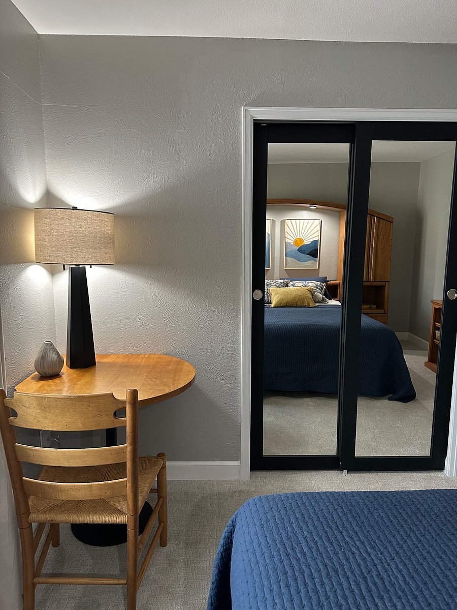 workspace in 2nd bedroom
