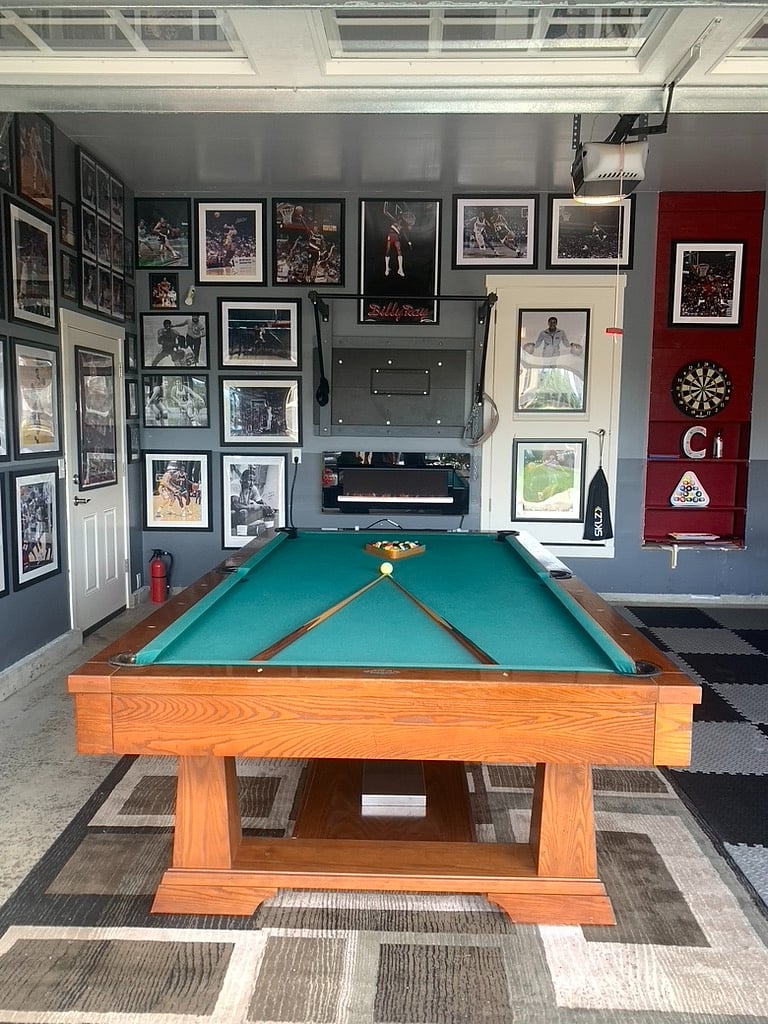 Garage - Pool table and workout area