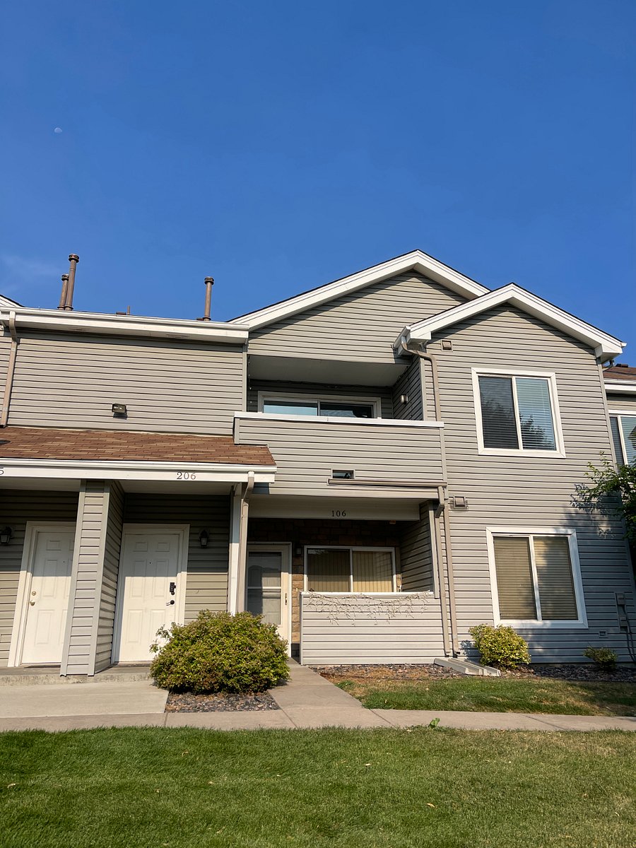 Front entrance, Unit 206