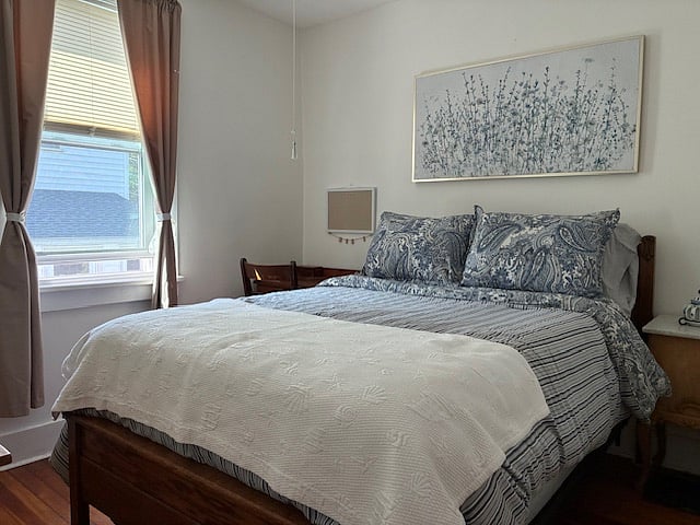 Front bedroom.
