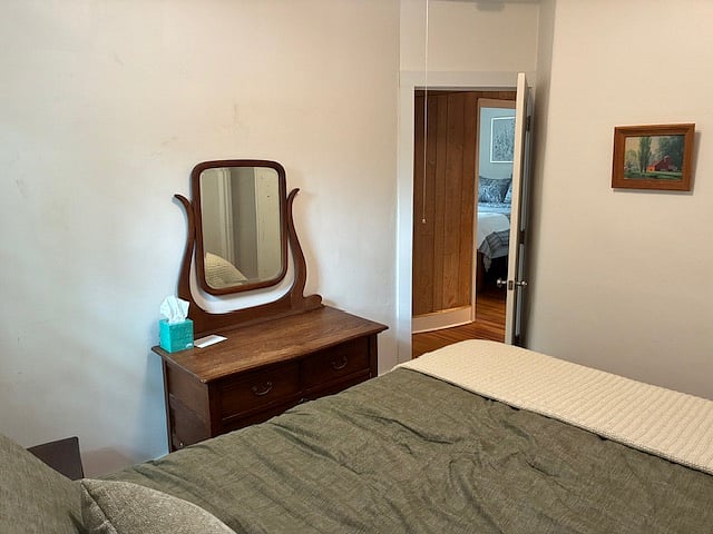 Rear bedroom.
