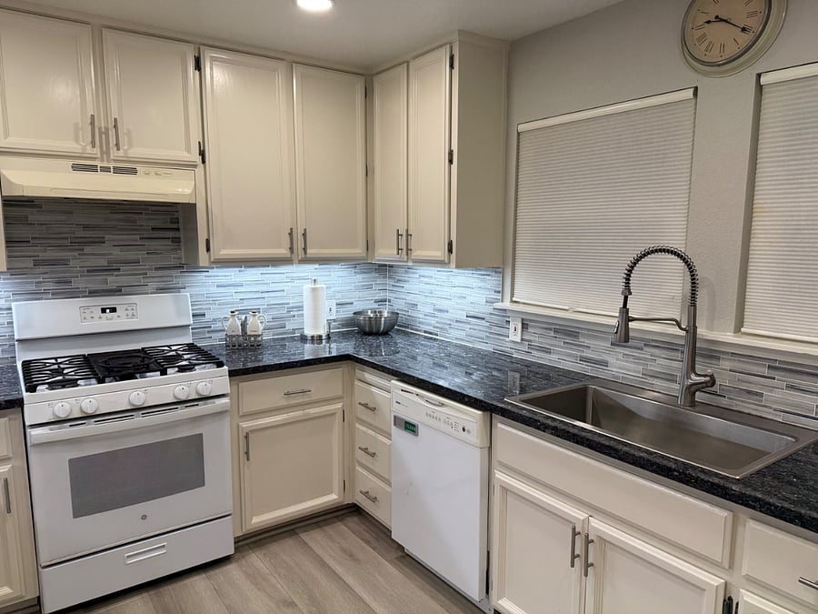 Furnished Finder property 885862_1 photo 8