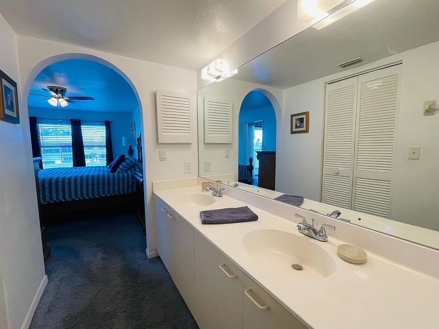 Dual sinks and large walk-in closet