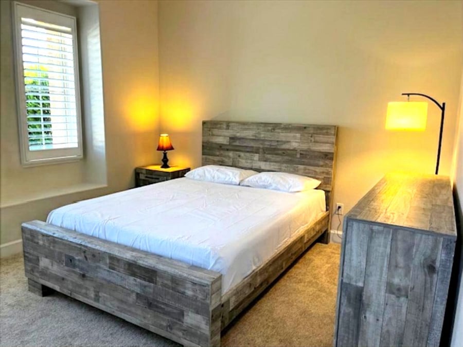Downstairs bedroom 3 - queen bed, 14inch memory foam mattress, and luxury pillows