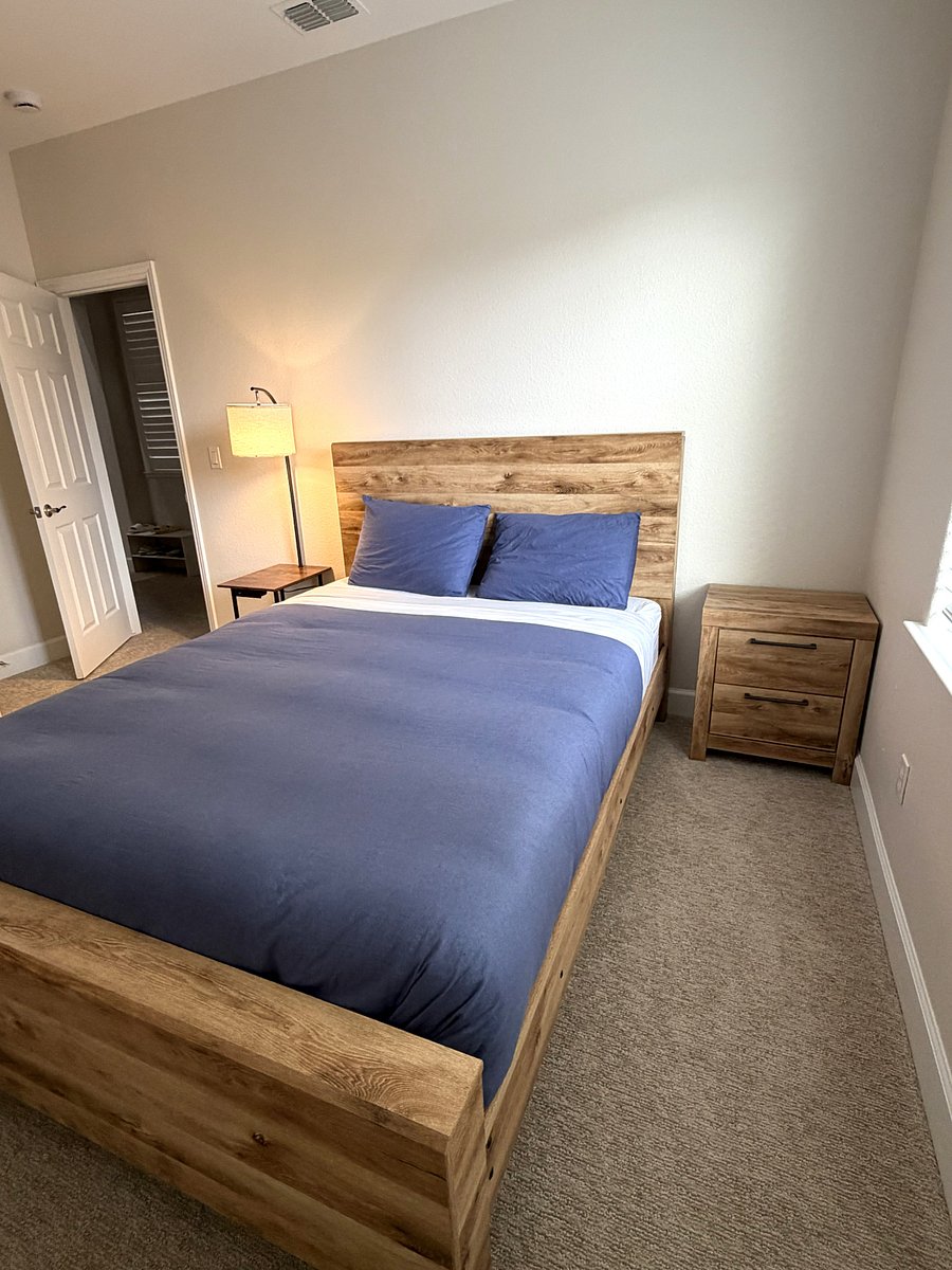 Downstairs bedroom 4 - queen bed, 14inch memory foam mattress, and luxury pillows