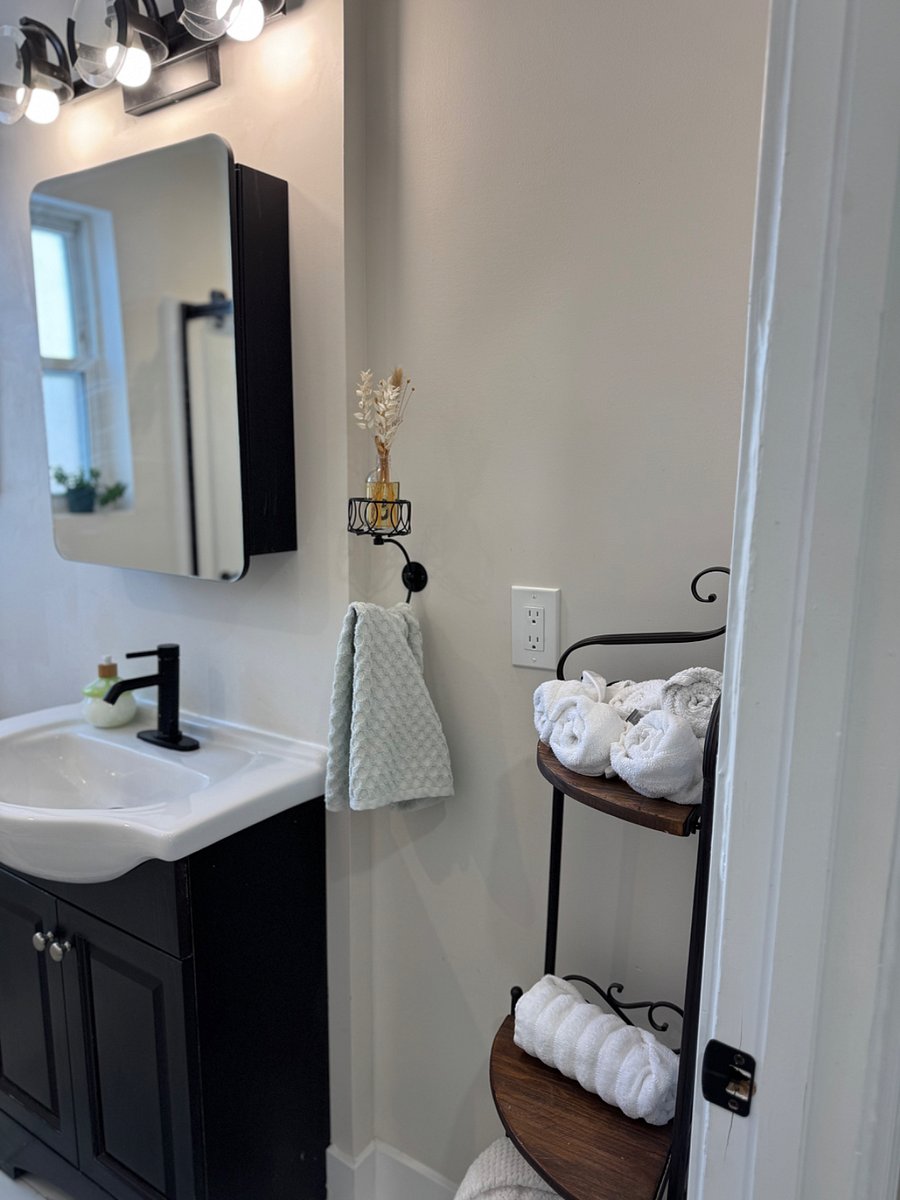 Furnished Finder property 885962_1 photo 8