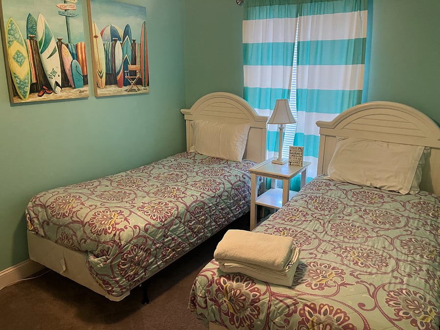 third bedroom with two twin beds