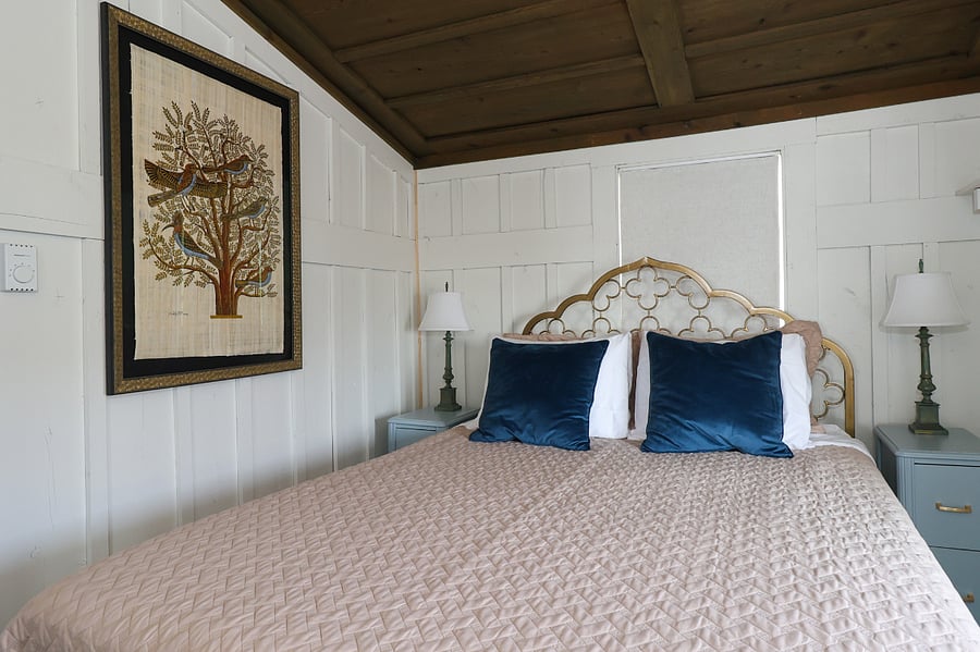 1st floor Queen bedroom