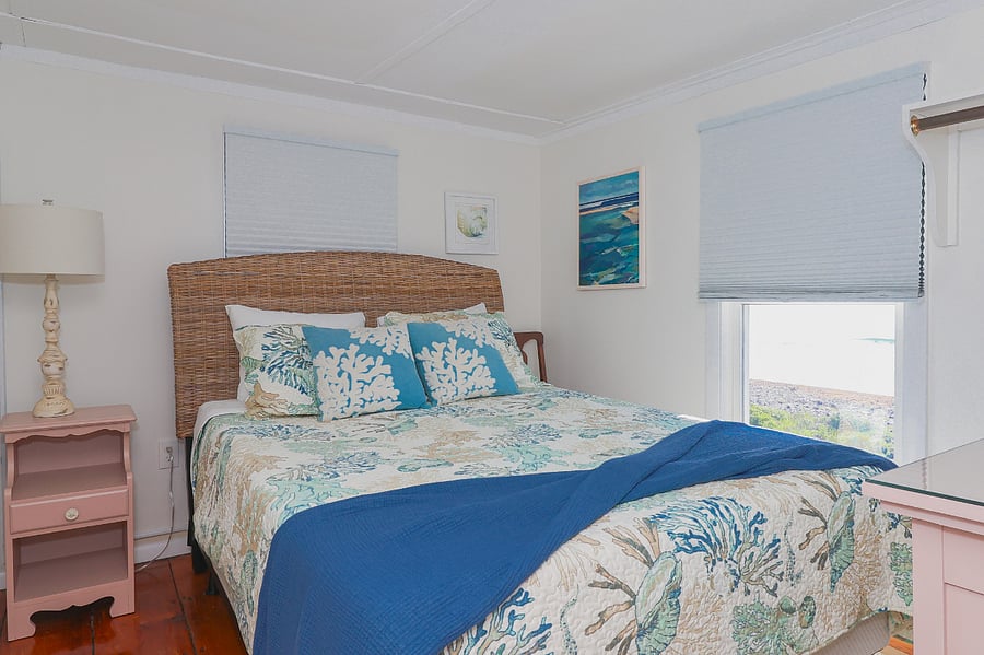 Queen bedroom #2