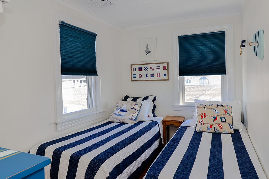 Twin bedroom