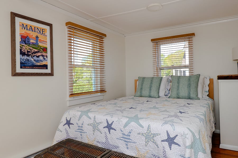 Queen bedroom #3