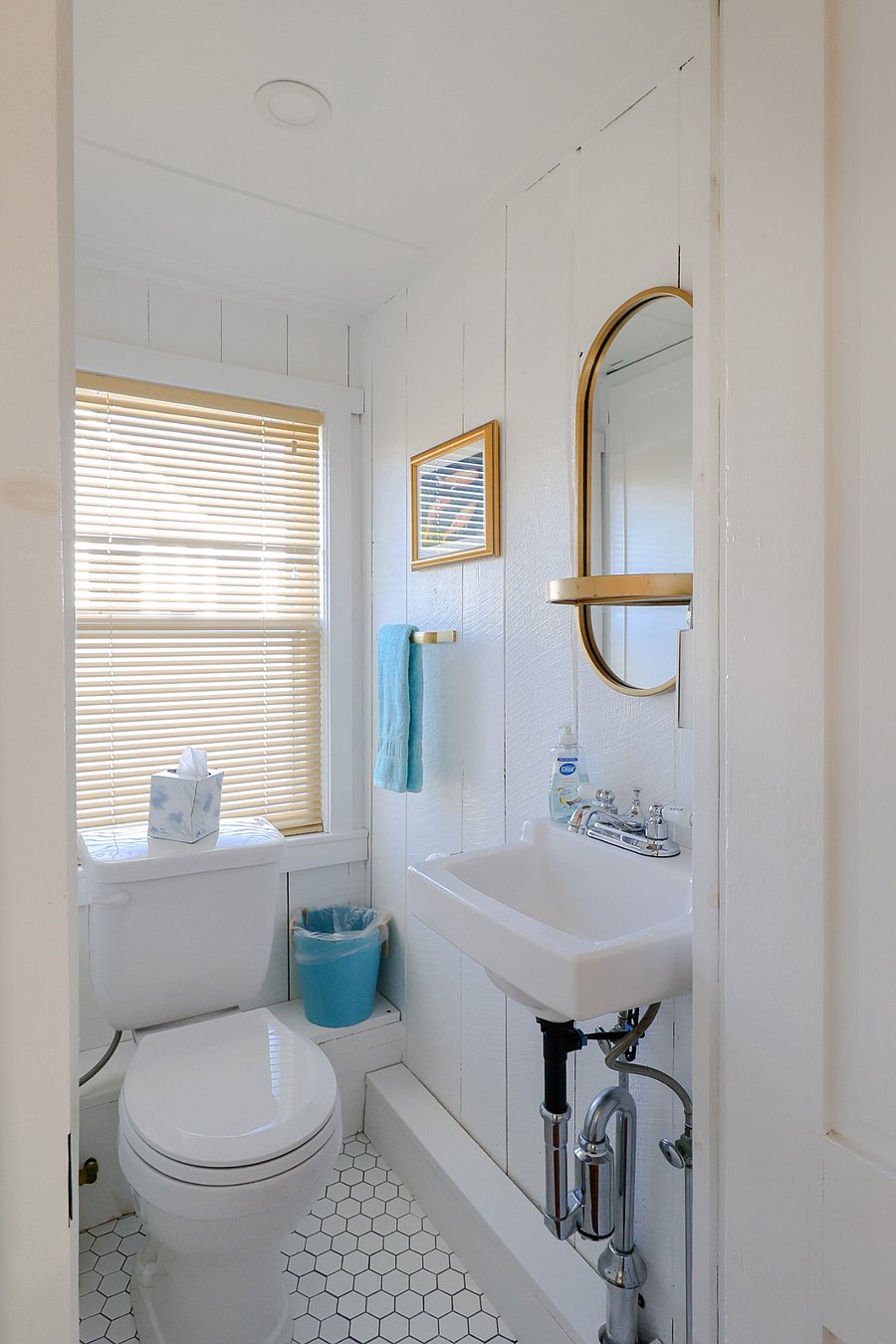 second story 1/2 bathroom