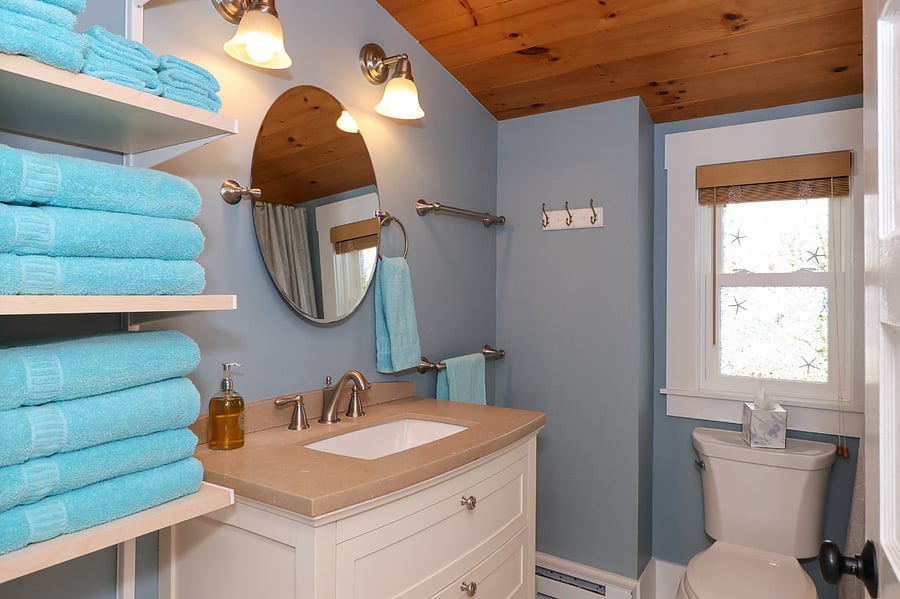 1st floor full bathroom with bathtub