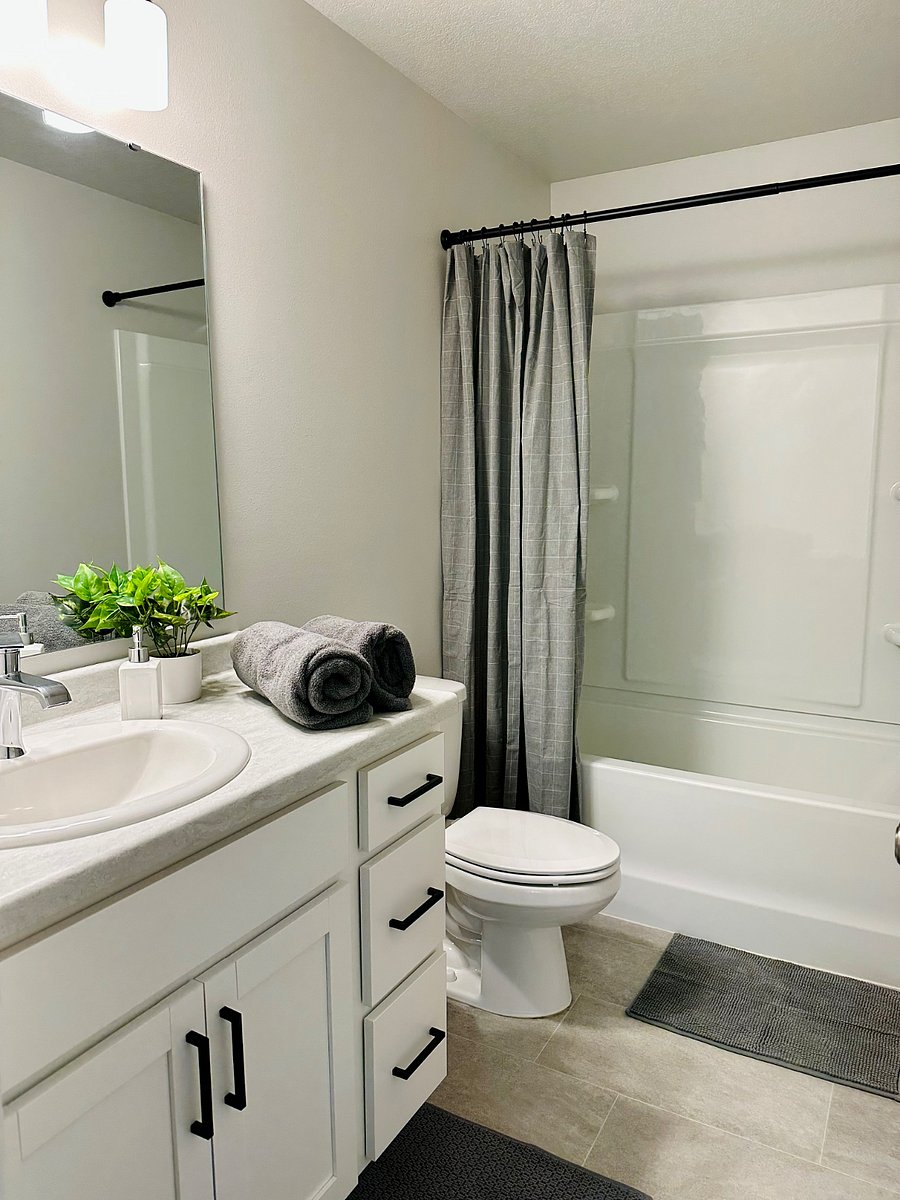 Downstairs full bath.