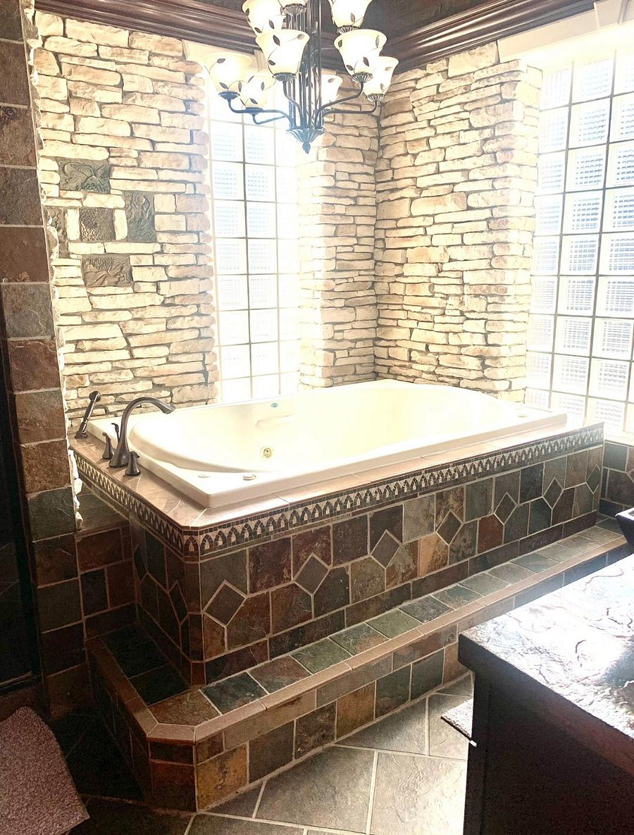 Bathroom jetted Jacuzzi tub