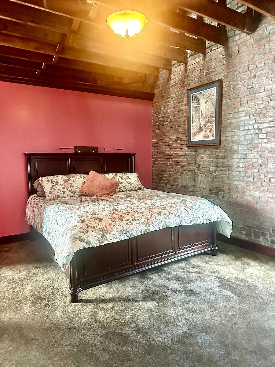 King bed in master