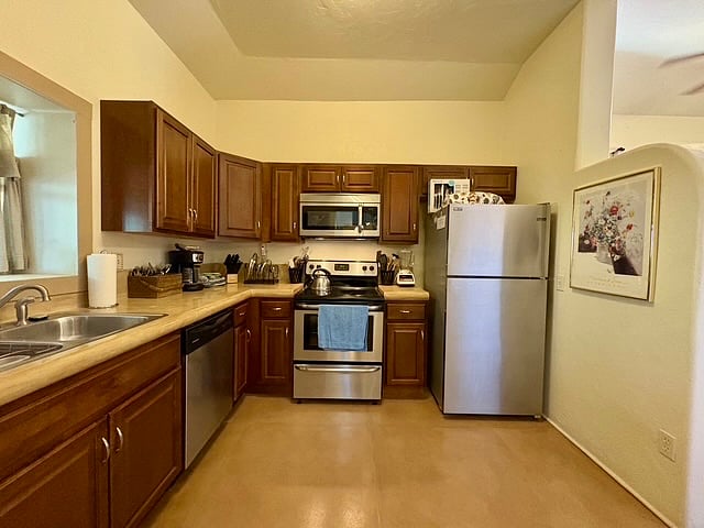 Full kitchen. 