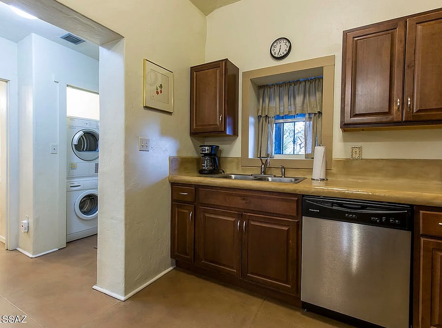 Furnished Finder property 886130_1 photo 16
