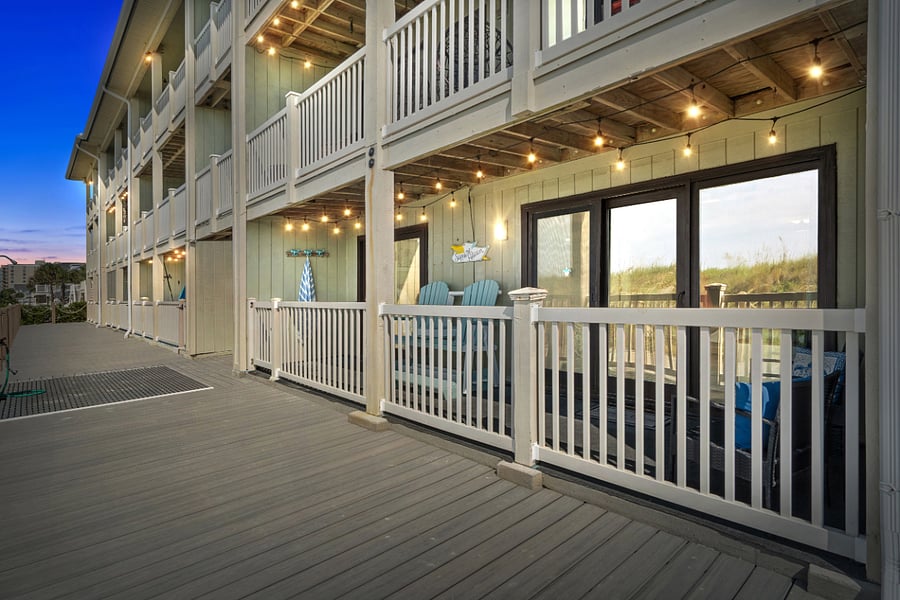 Spacious porch 