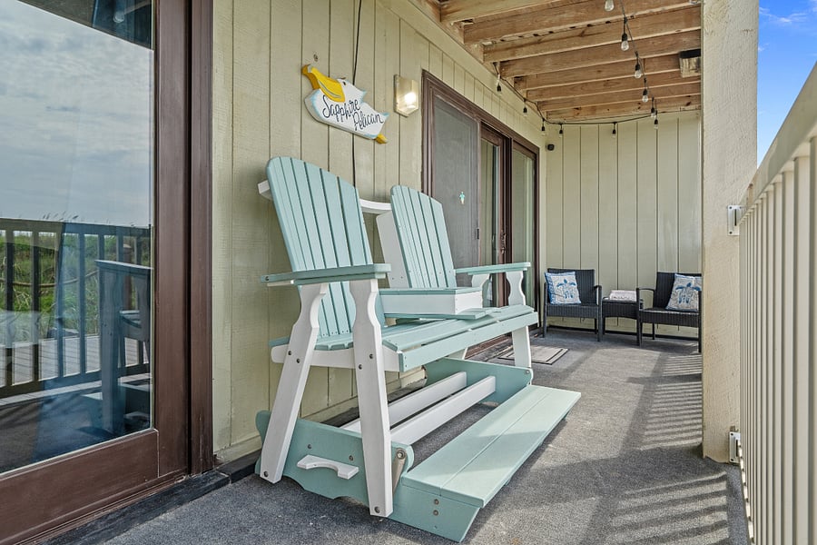 Spacious porch with Glider