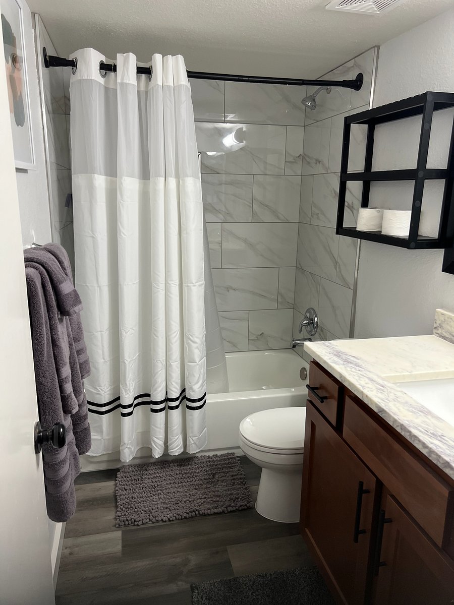 Downstairs full bathroom