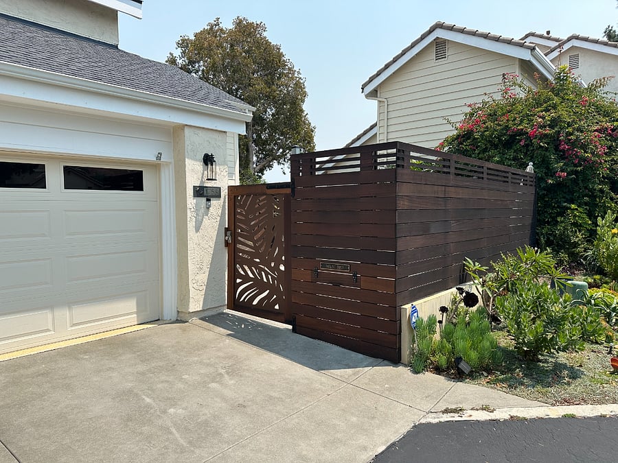 Locking entry gate