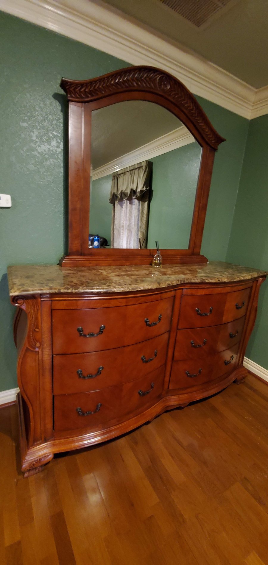 Full size dresser