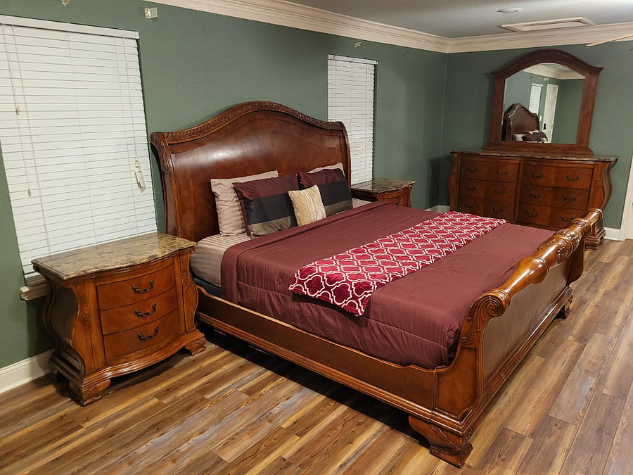 king size bed, dresser