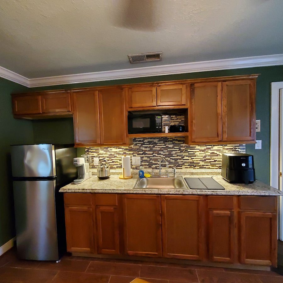 Small fridge/freezer, microwave, air fryer, hot kettle - no stove