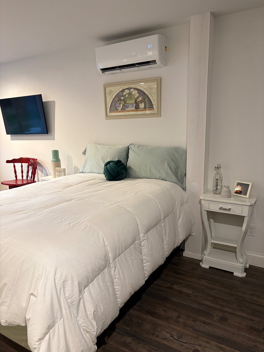 Goodnight! Sleep well on this luxurious queen bed.