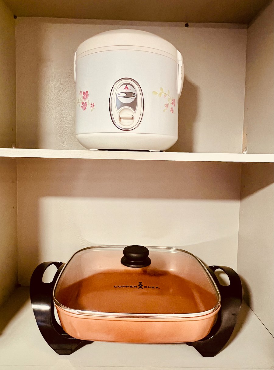 For those who prefer a simple, home-cooked meal, we've provided a rice cooker and an electric skillet: perfect for light cooking. 