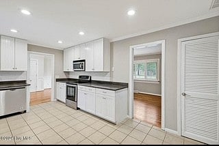 Custom Cabinets with plenty of Organized Storage