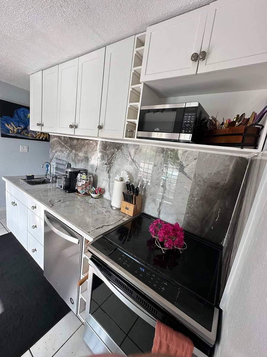 Savvy guests shop at Moe's grocery or Cost U Less grocery to prepare home cooked meals during vacation. Spend quality time with your group in our well equipped, airy kitchen area