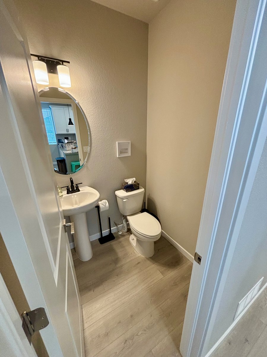 Downstairs 1/2 bath