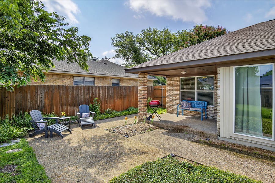 +4 Bedroom / 2 bathroom | 2200 square foot home
+Outdoor seating
+Charcoal grill