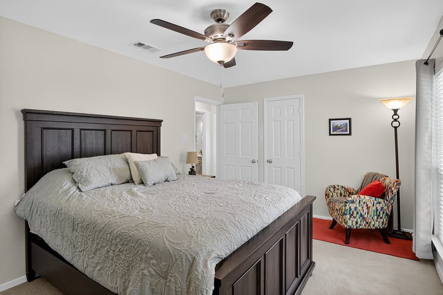 Bedroom 3
+Queen bed
+Roku TV
+Closet (large)
+Dresser
+Sitting area
+Ceiling fan
+Blackout insulated curtains