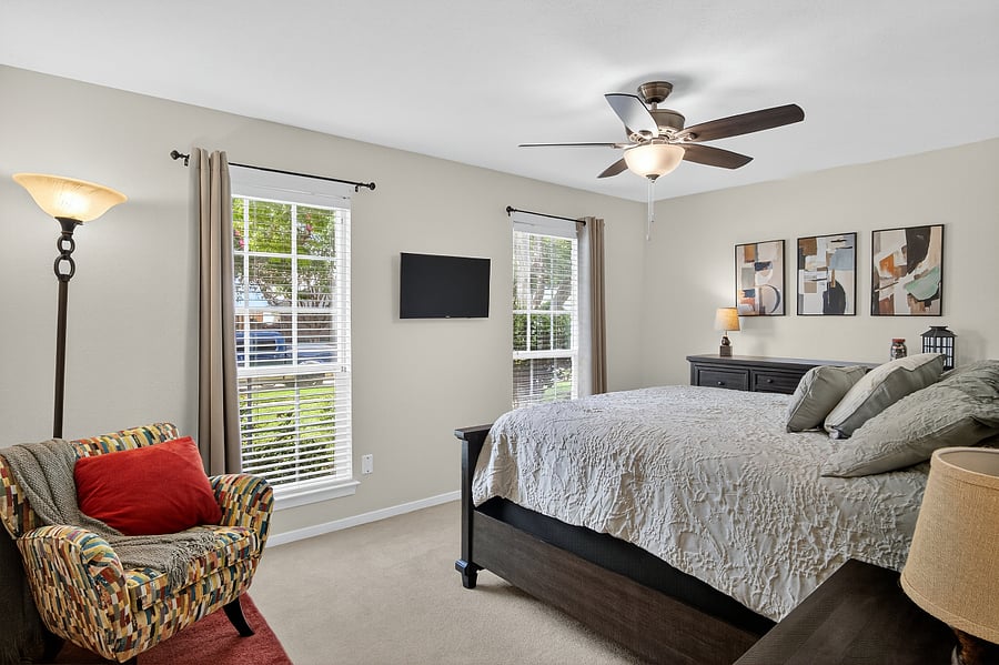Bedroom 3
+Queen bed
+Roku TV
+Closet (large)
+Dresser
+Sitting area
+Ceiling fan
+Blackout insulated curtains