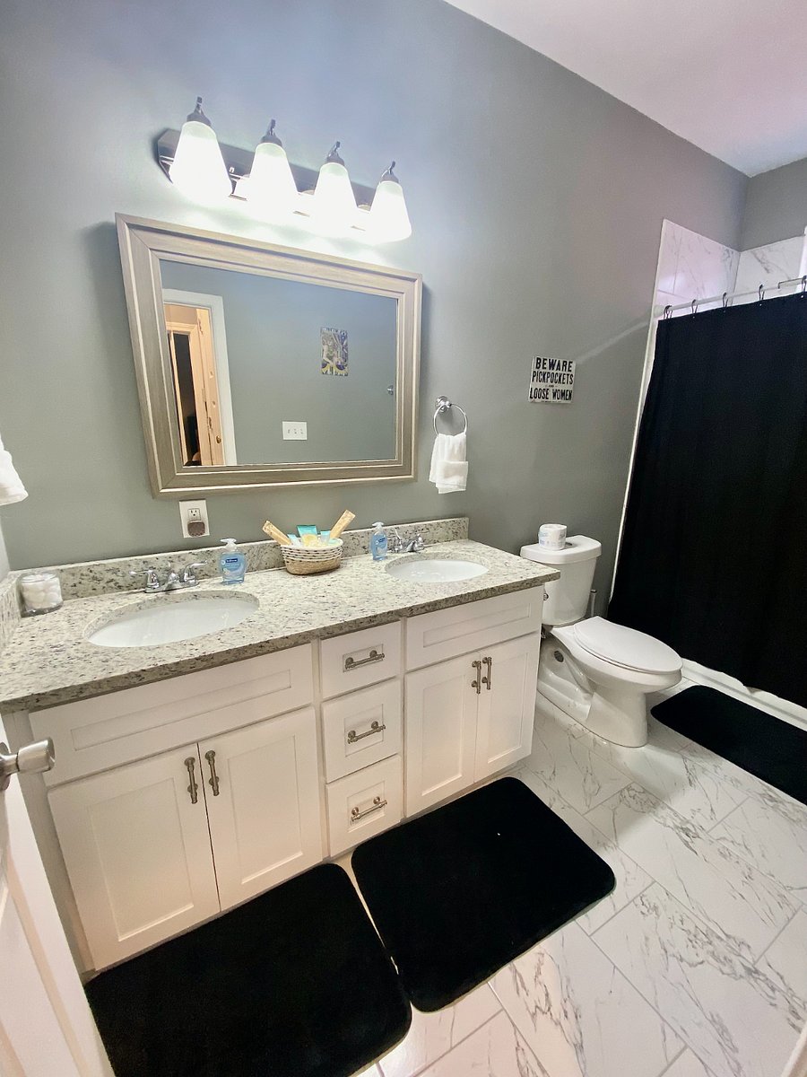 Hall bathroom.