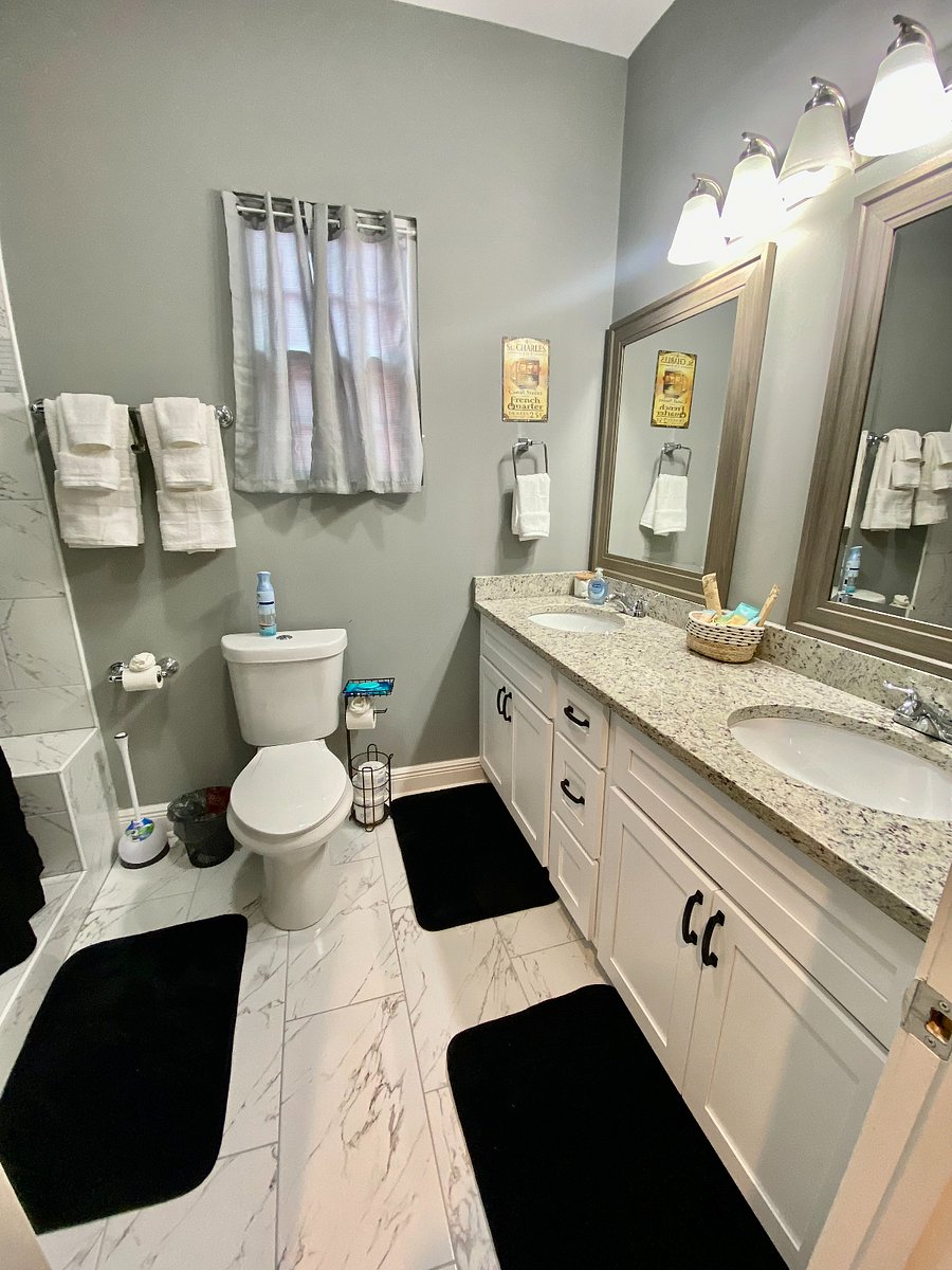 The "French Quarters" ensuite Bathroom. 