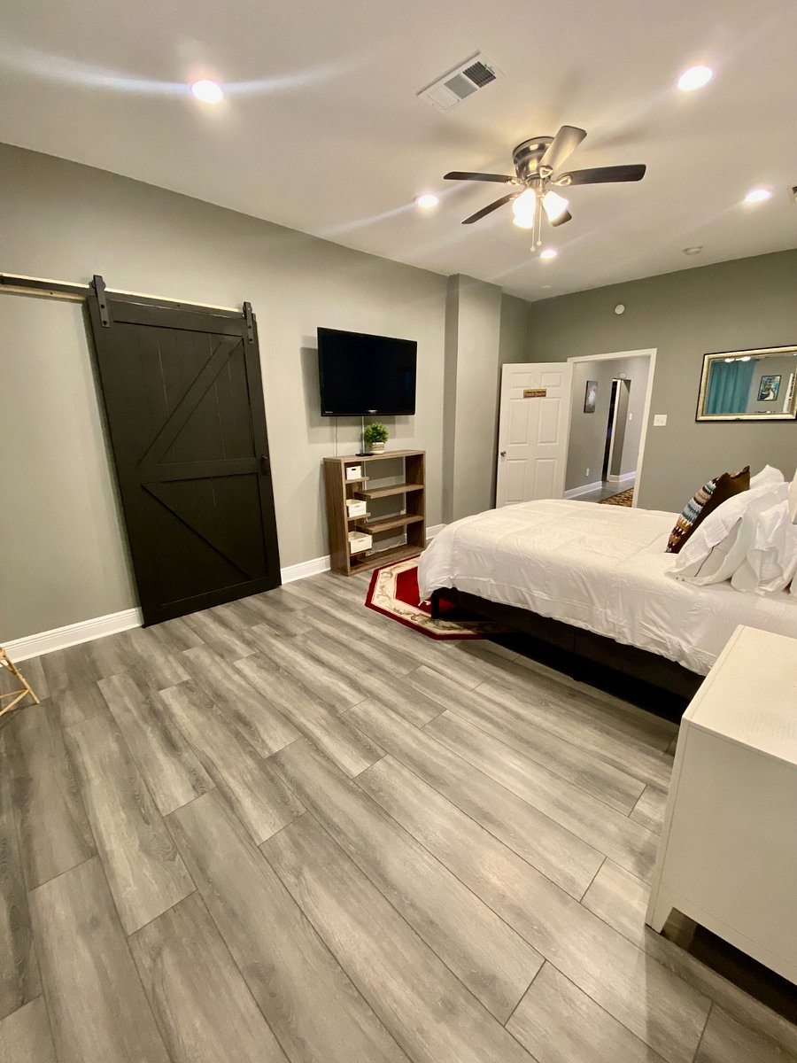 The "French Quarters" Room. Queen Size bed.