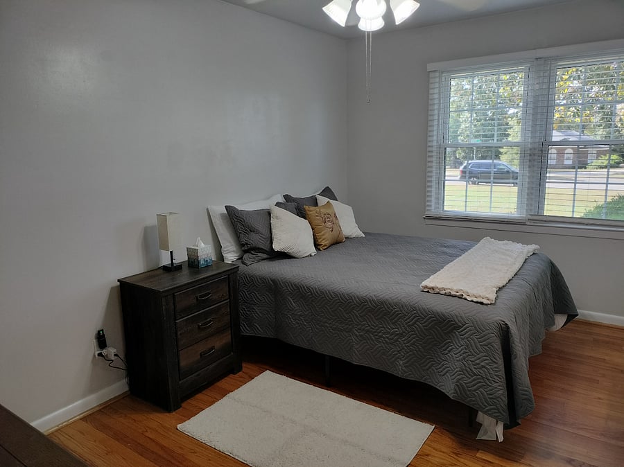 Front mid bedroom, queen bed, 55" TV, built-ins
