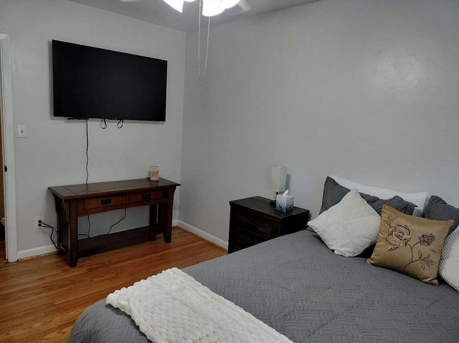 Front mid bedroom, queen bed, 55" TV, built-ins