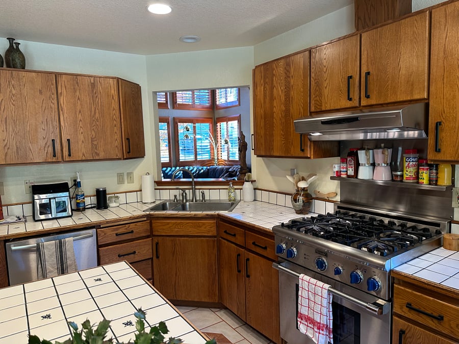 fully furnished Kitchen with microwave, dishwasher, air fryer, blender, instapot... everything you could need