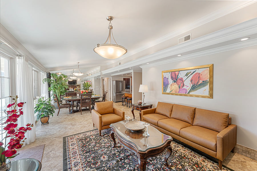 Living Room - Pic 4