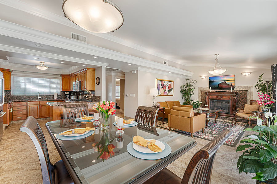 Dining Room - Pic 2