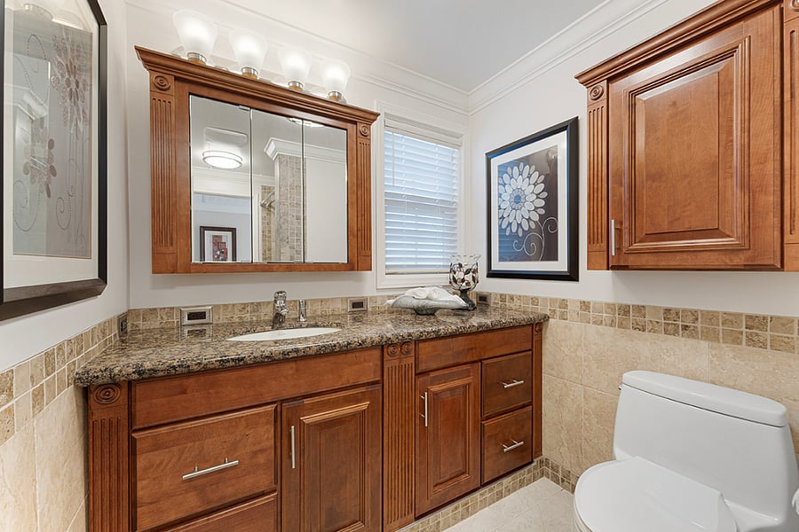 Bathroom 1 - Pic 1