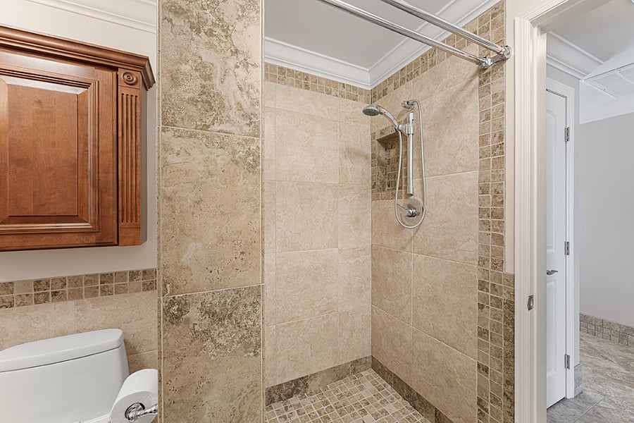 Bathroom 1 - Pic 2