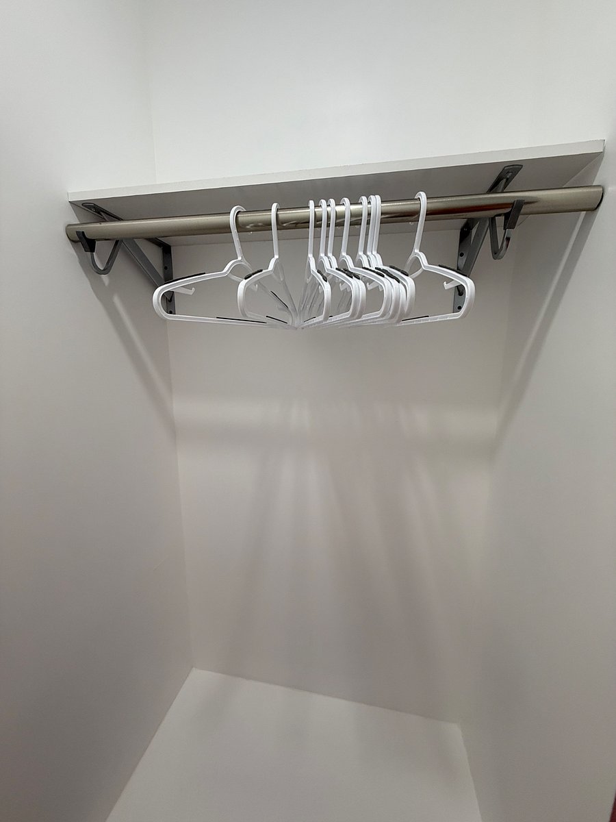 Room 4: Build in hang space